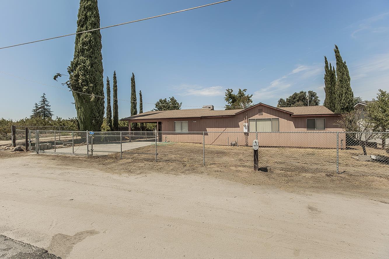 9016 E Dinuba Ave, Selma, CA 93662