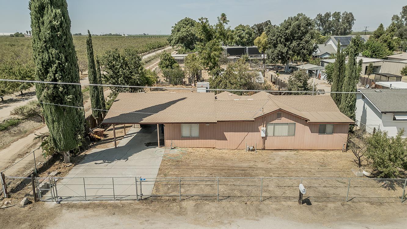 9016 E Dinuba Ave, Selma, CA 93662