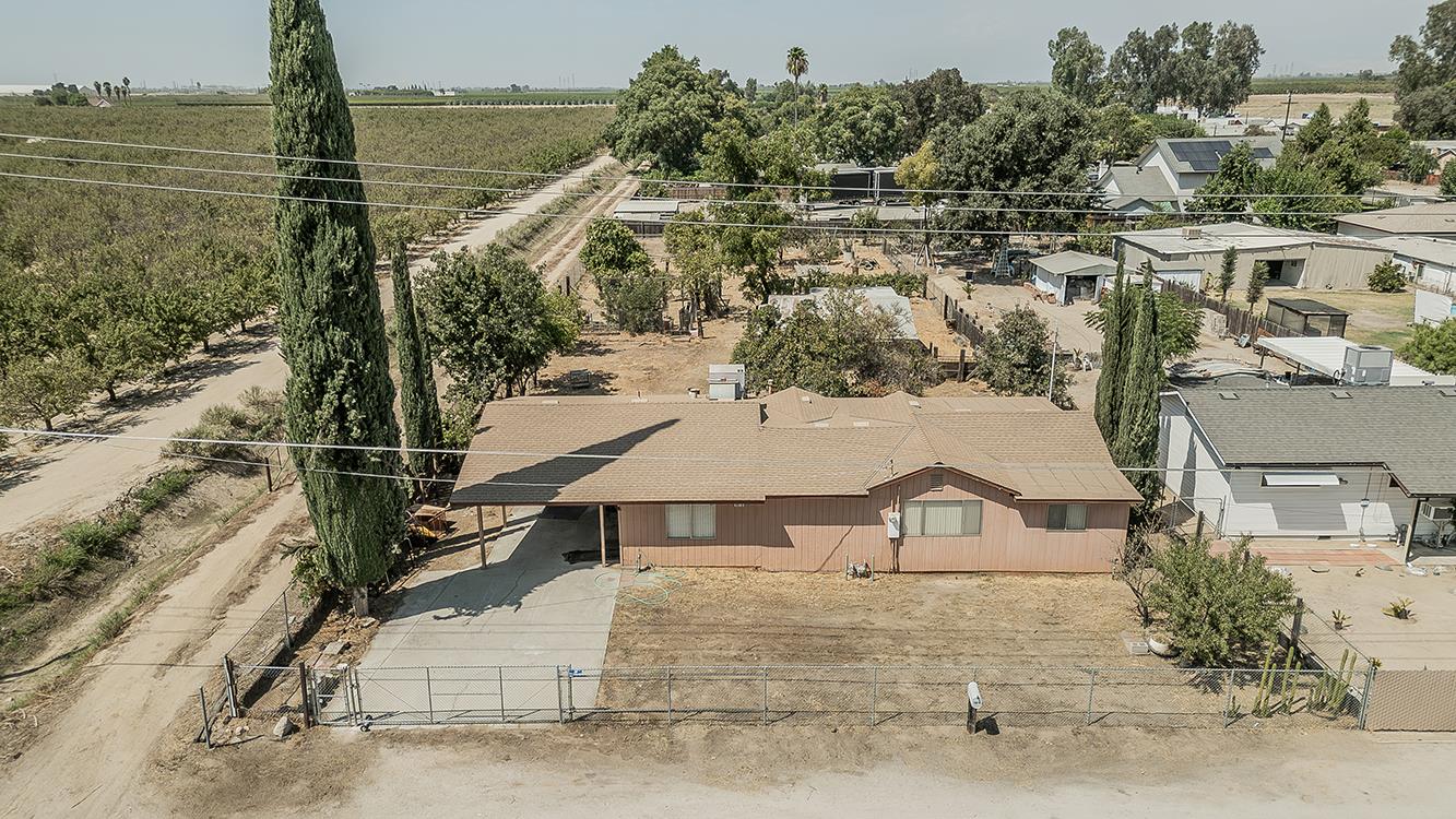 9016 E Dinuba Ave, Selma, CA 93662