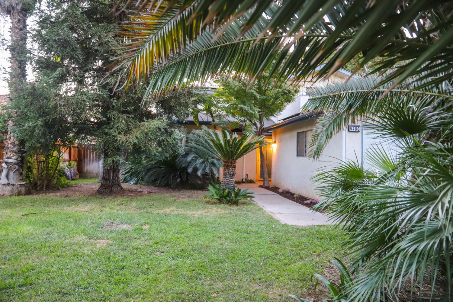 5486 W Sample Ave, Fresno, CA 93722