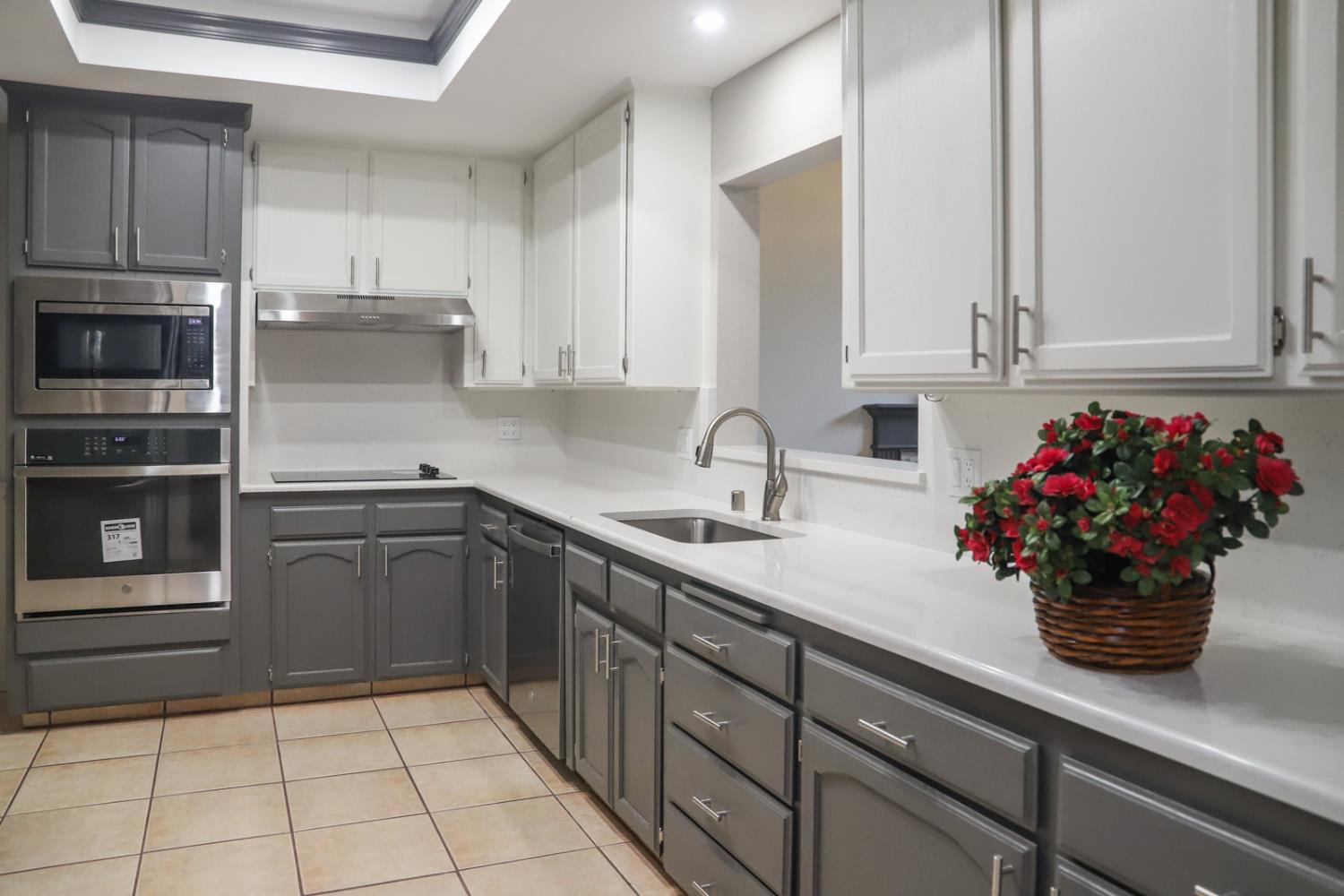 5486 W Sample Ave, Fresno, CA 93722