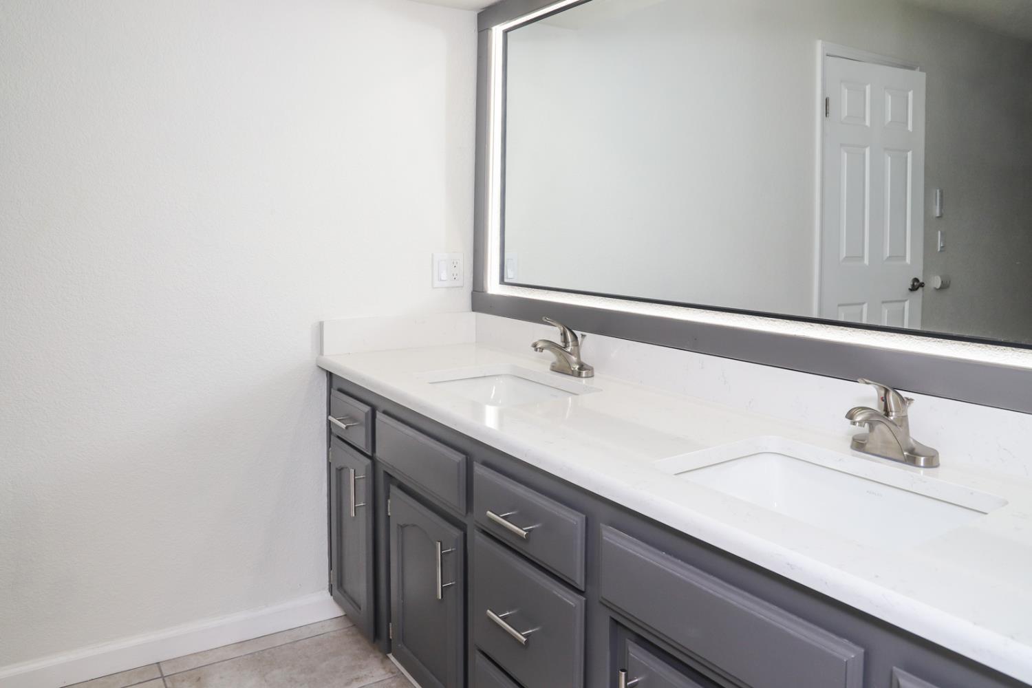 5486 W Sample Ave, Fresno, CA 93722