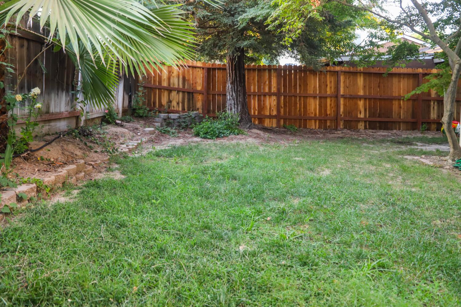 5486 W Sample Ave, Fresno, CA 93722