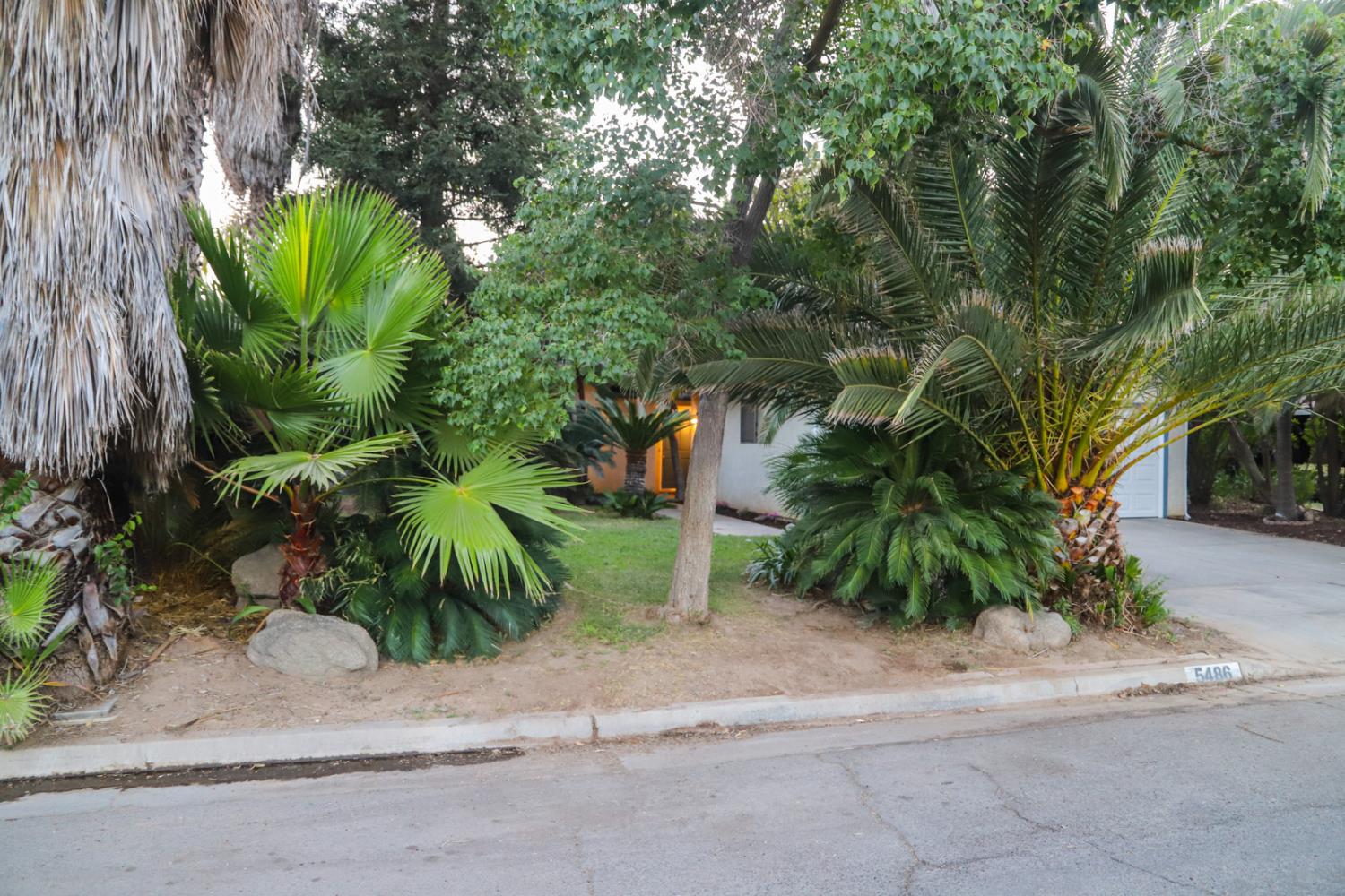 5486 W Sample Ave, Fresno, CA 93722