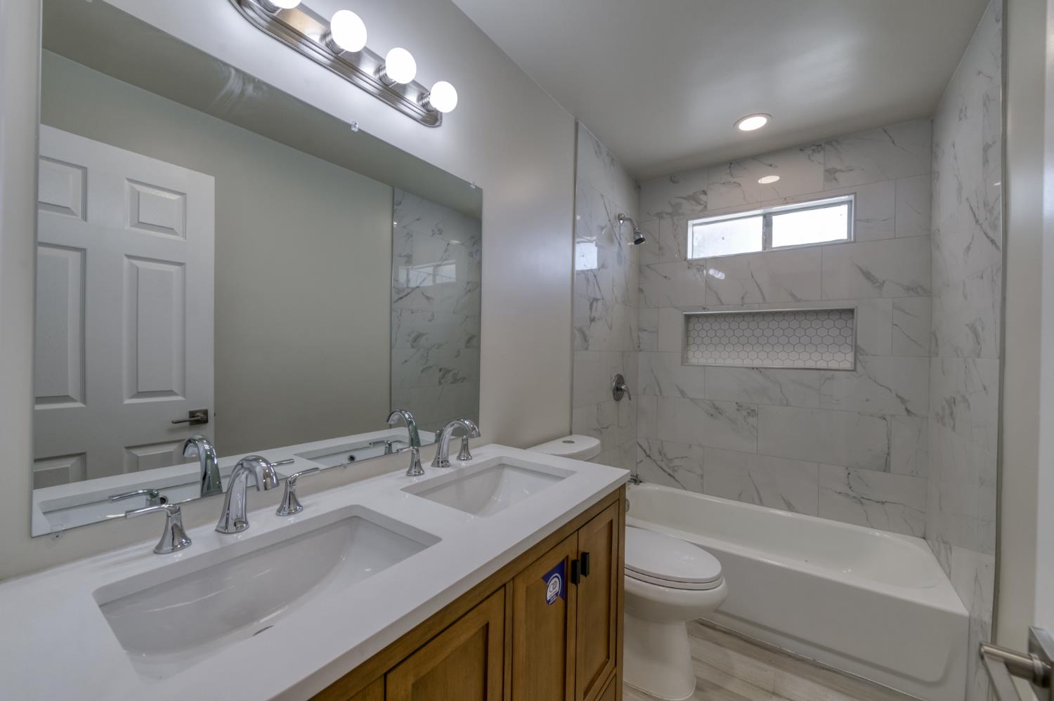 17189 Iona Ave, Lemoore, CA 93245