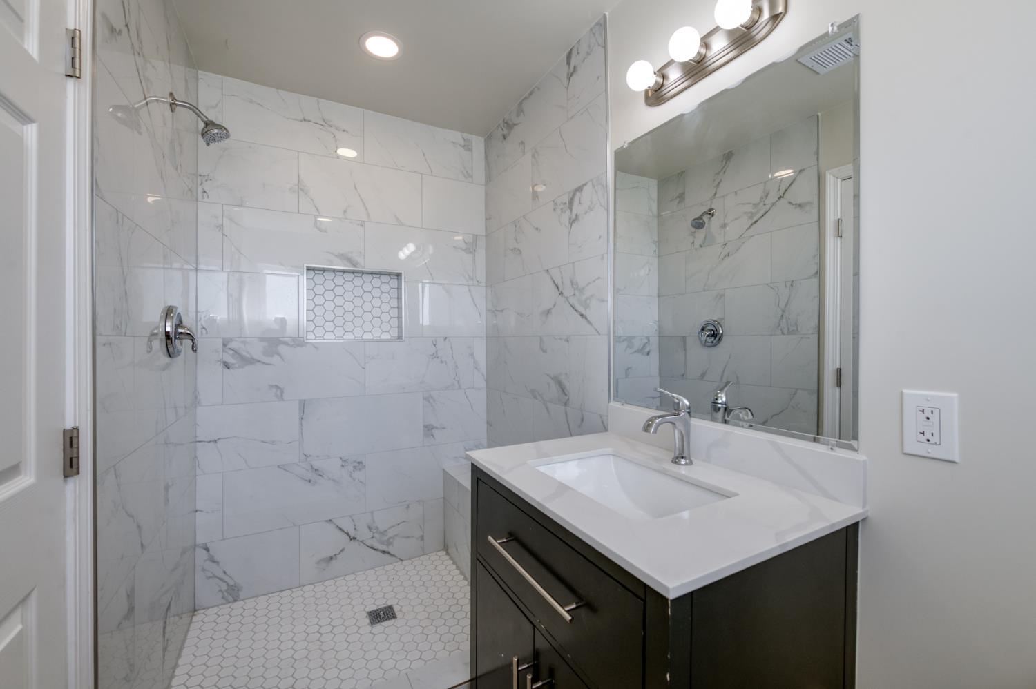 17189 Iona Ave, Lemoore, CA 93245