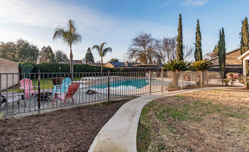 2757 E Jon Dr, Fresno, CA 93720