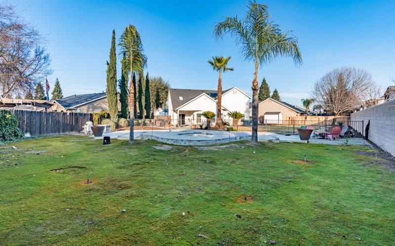 2757 E Jon Dr, Fresno, CA 93720
