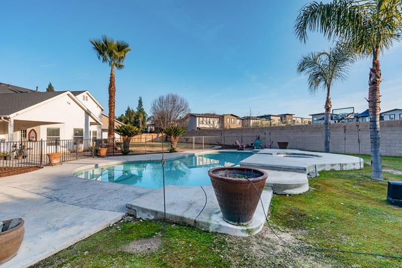 2757 E Jon Dr, Fresno, CA 93720