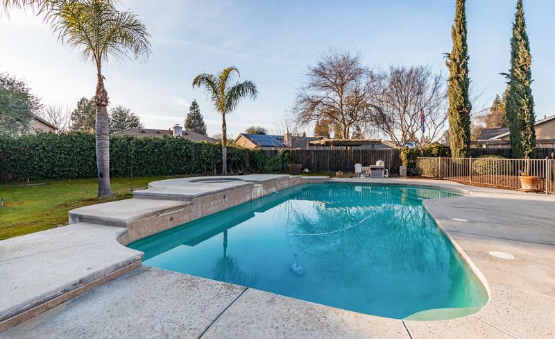 2757 E Jon Dr, Fresno, CA 93720