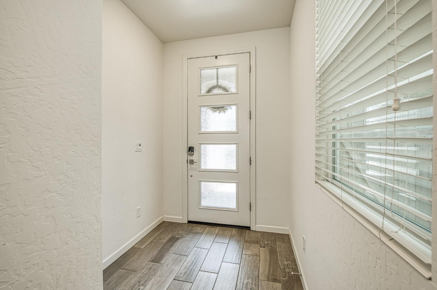 1957 Kelly Ln, Clovis, CA 93611