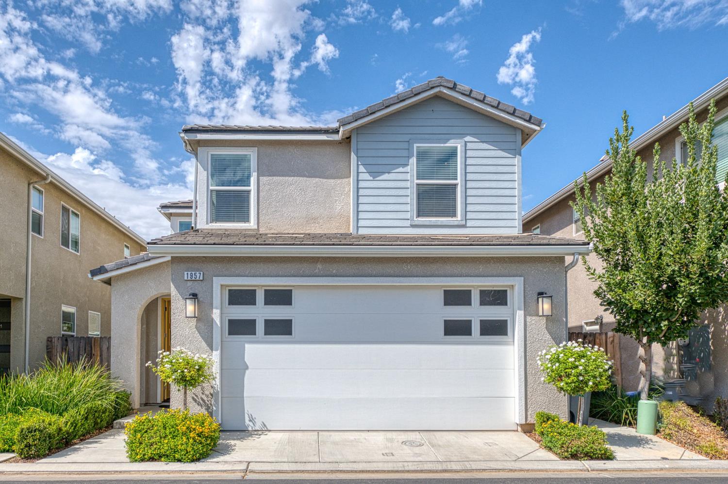 1957 Kelly Ln, Clovis, CA 93611
