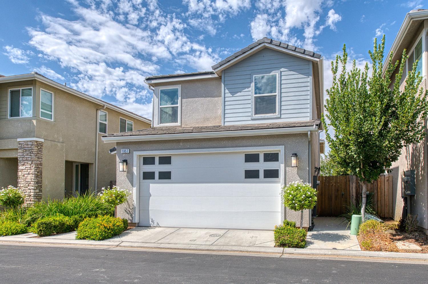 1957 Kelly Ln, Clovis, CA 93611