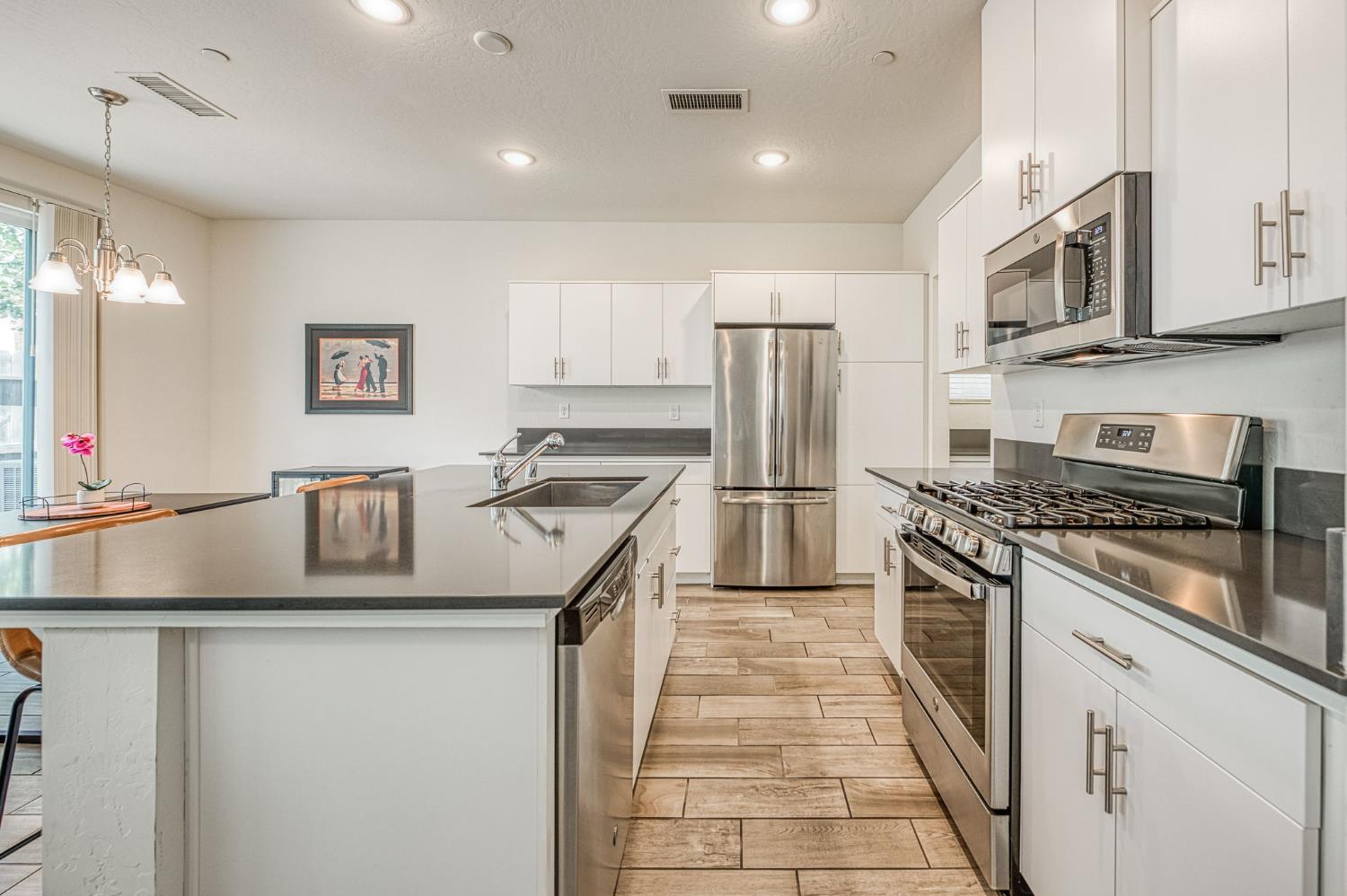 1957 Kelly Ln, Clovis, CA 93611