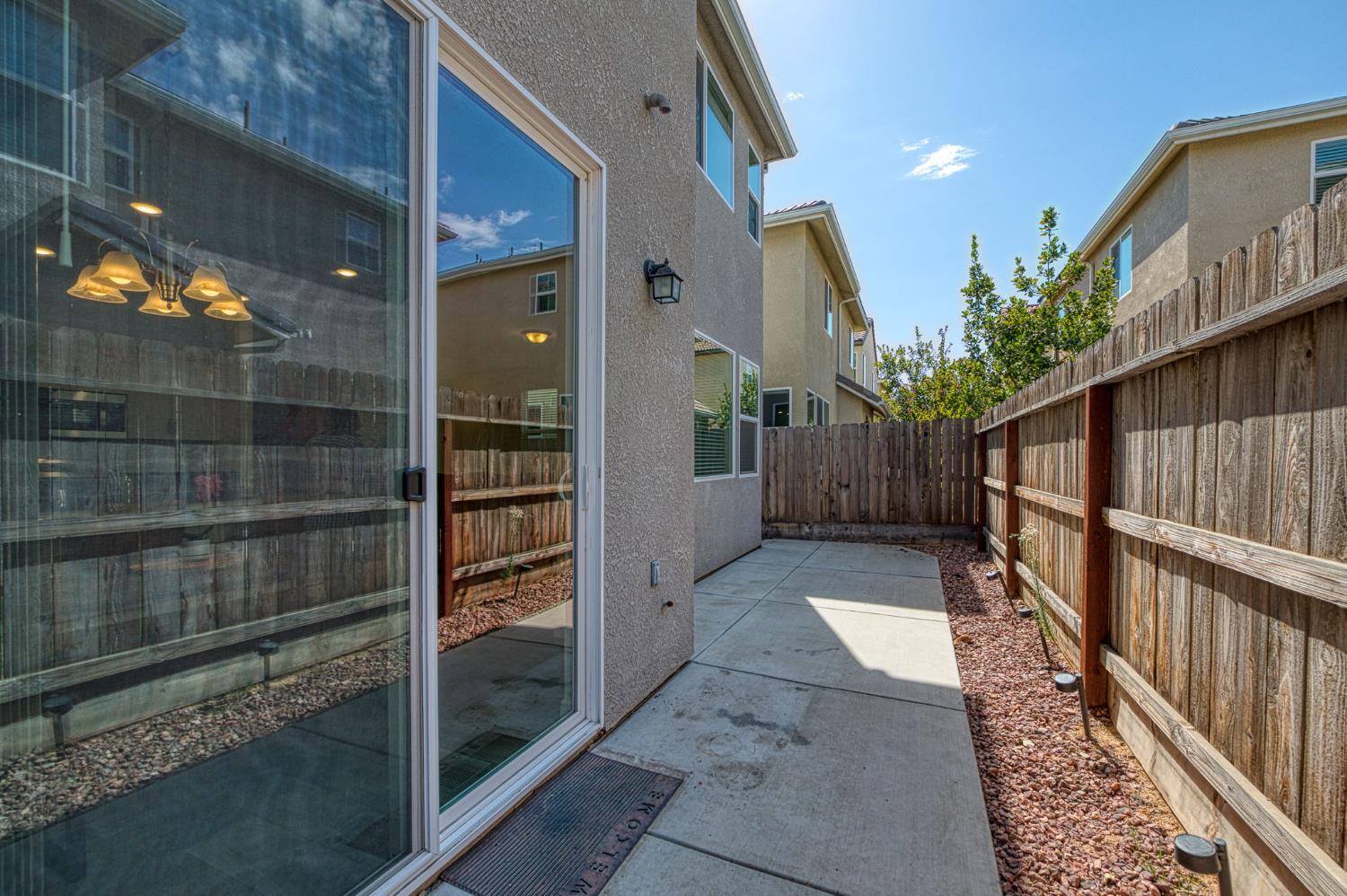 1957 Kelly Ln, Clovis, CA 93611