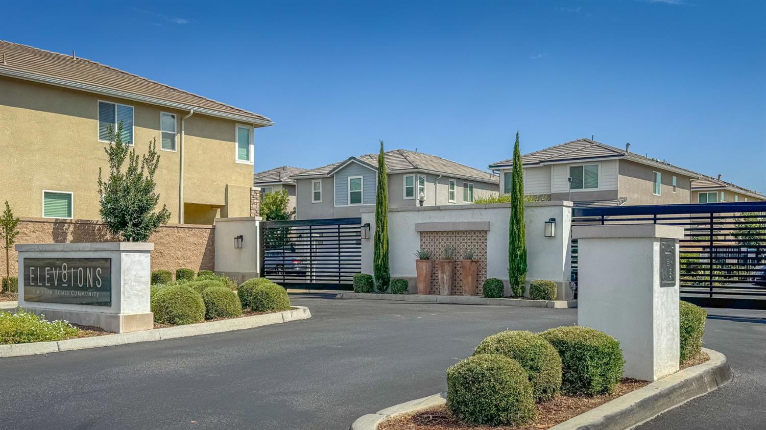 1957 Kelly Ln, Clovis, CA 93611