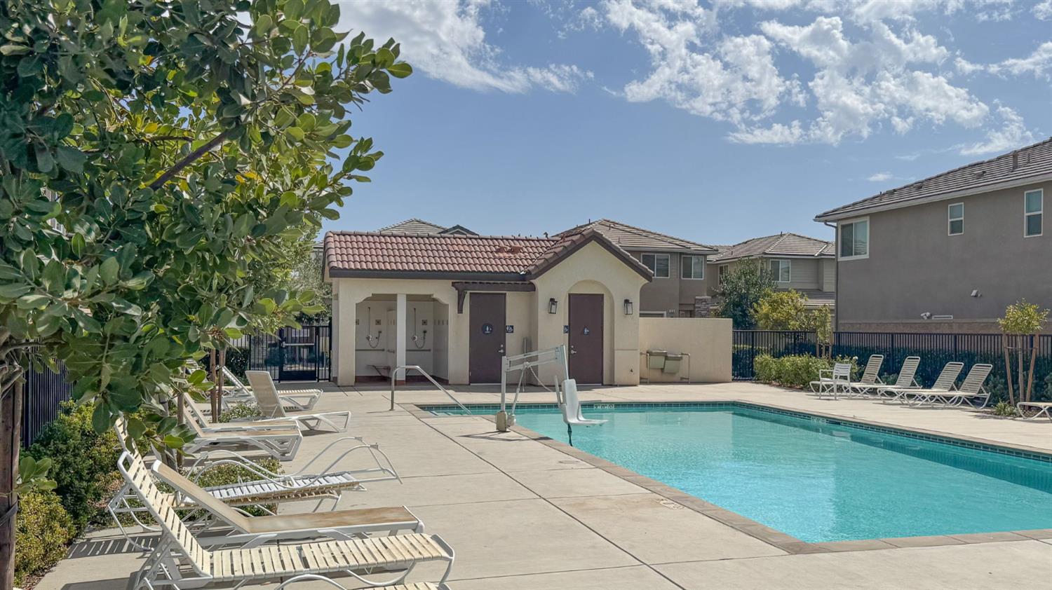 1957 Kelly Ln, Clovis, CA 93611