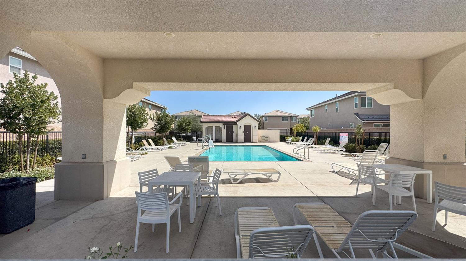 1957 Kelly Ln, Clovis, CA 93611