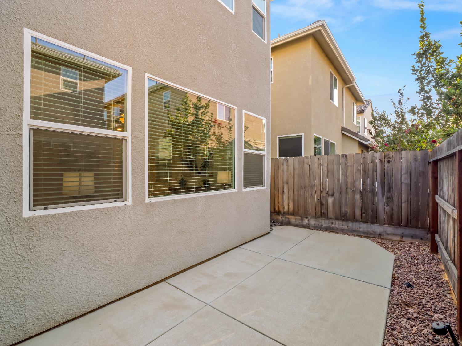 1957 Kelly Ln, Clovis, CA 93611