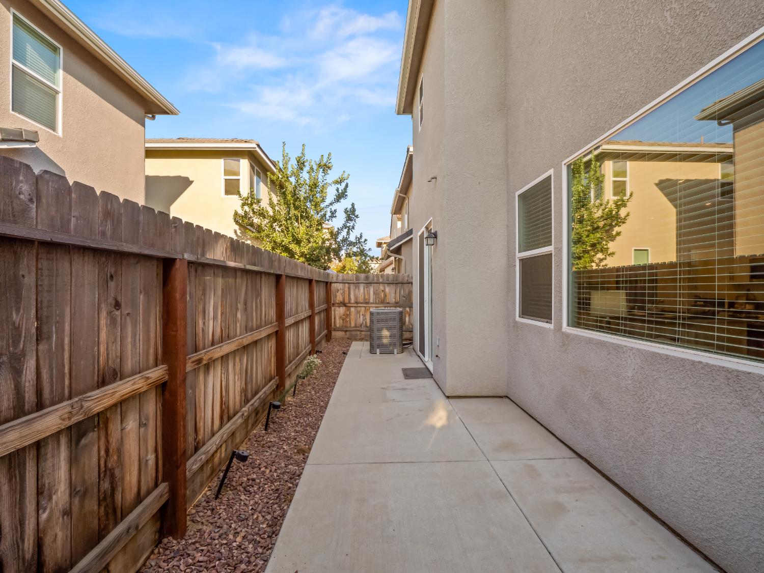 1957 Kelly Ln, Clovis, CA 93611