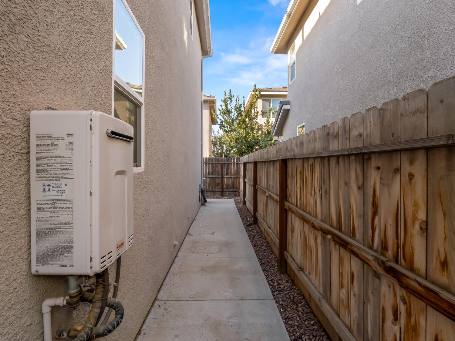 1957 Kelly Ln, Clovis, CA 93611
