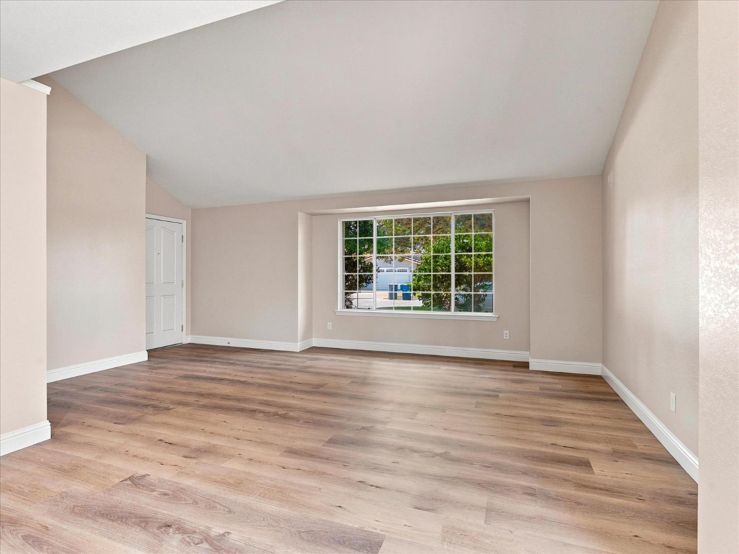 5816 W Fallon Ave, Fresno, CA 93722