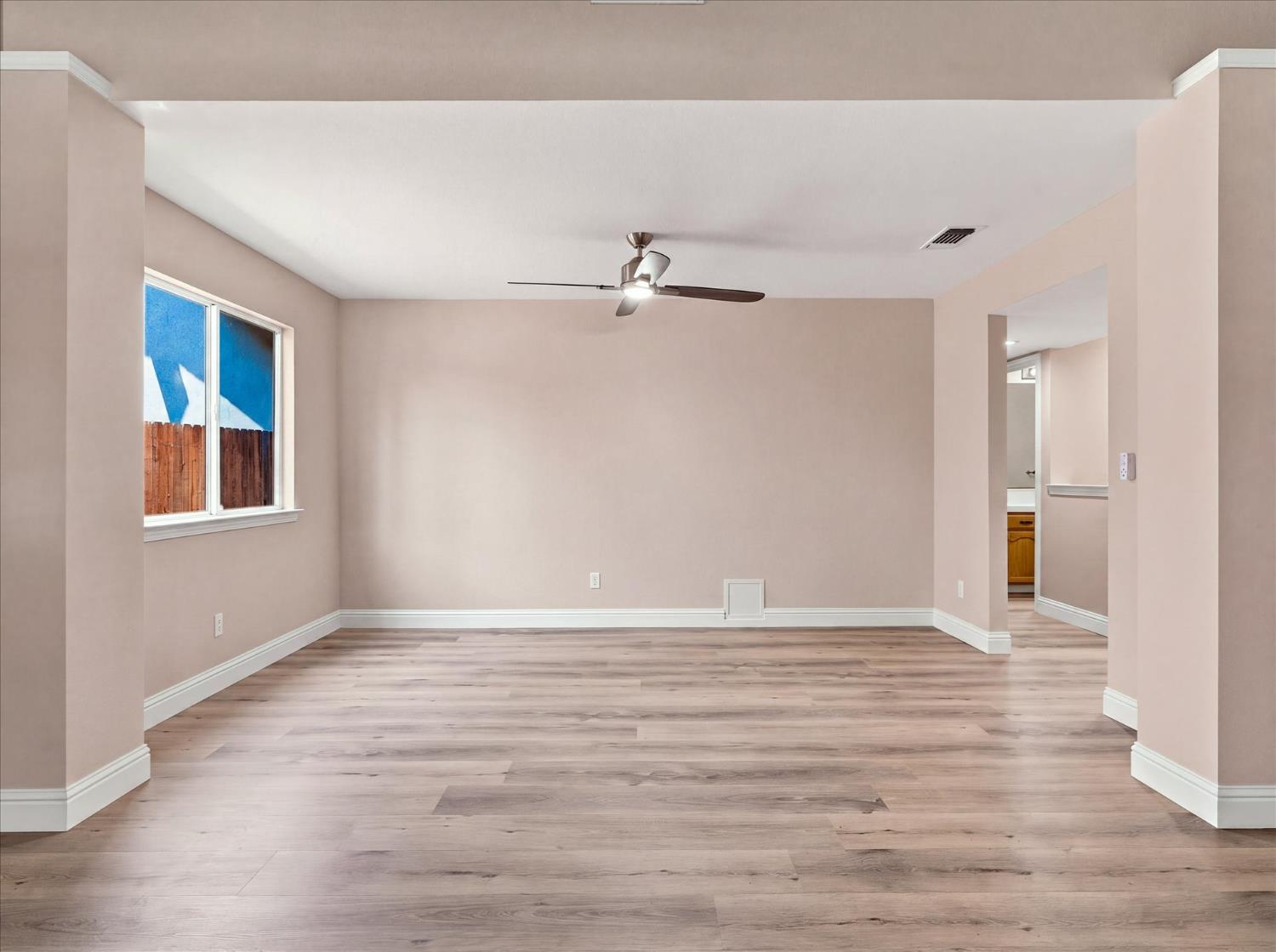 5816 W Fallon Ave, Fresno, CA 93722