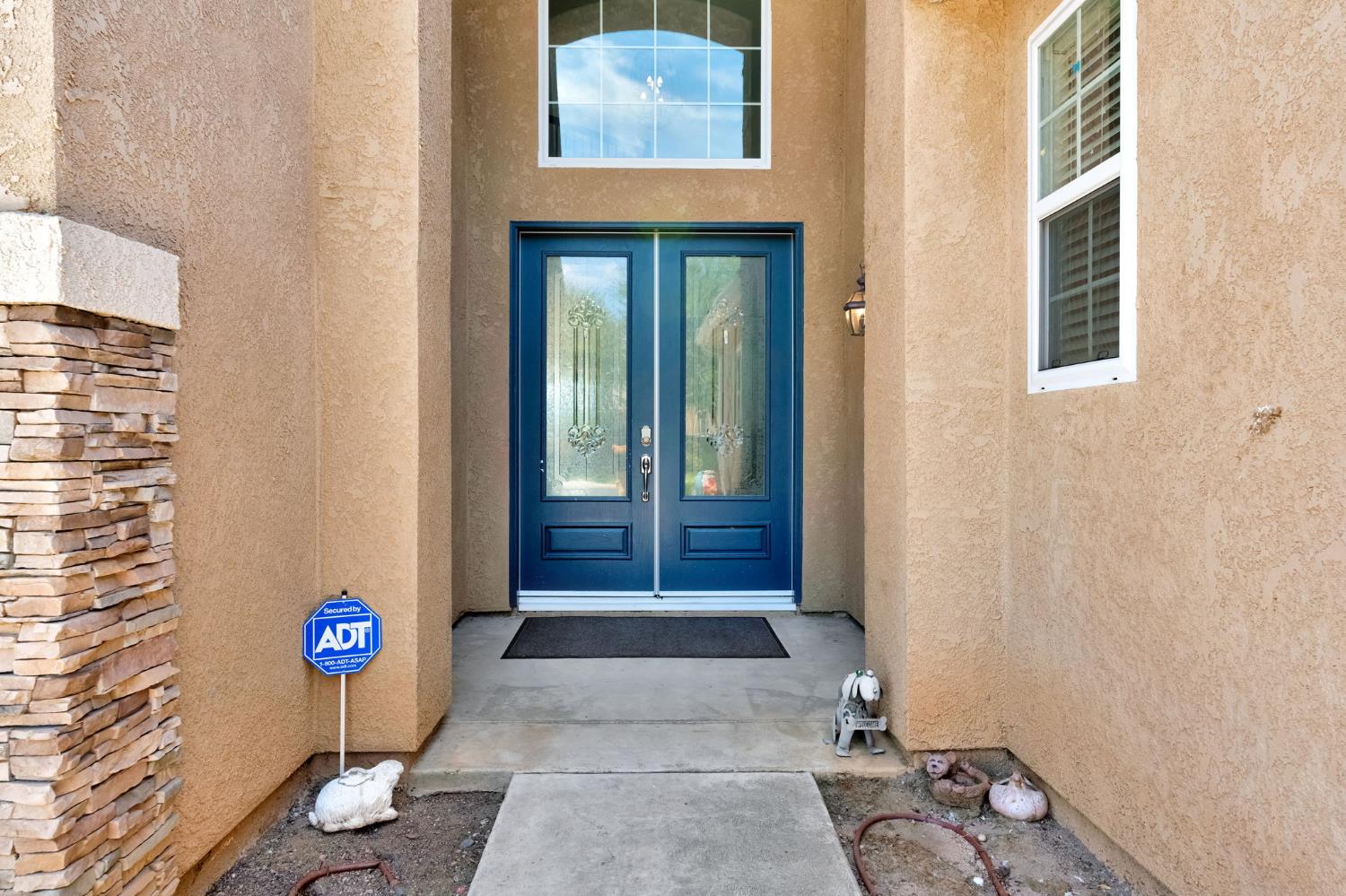 2768 Goshen Ave, Clovis, CA 93611