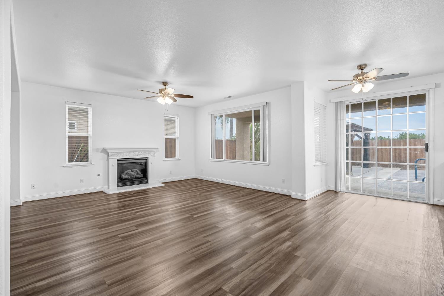 2768 Goshen Ave, Clovis, CA 93611