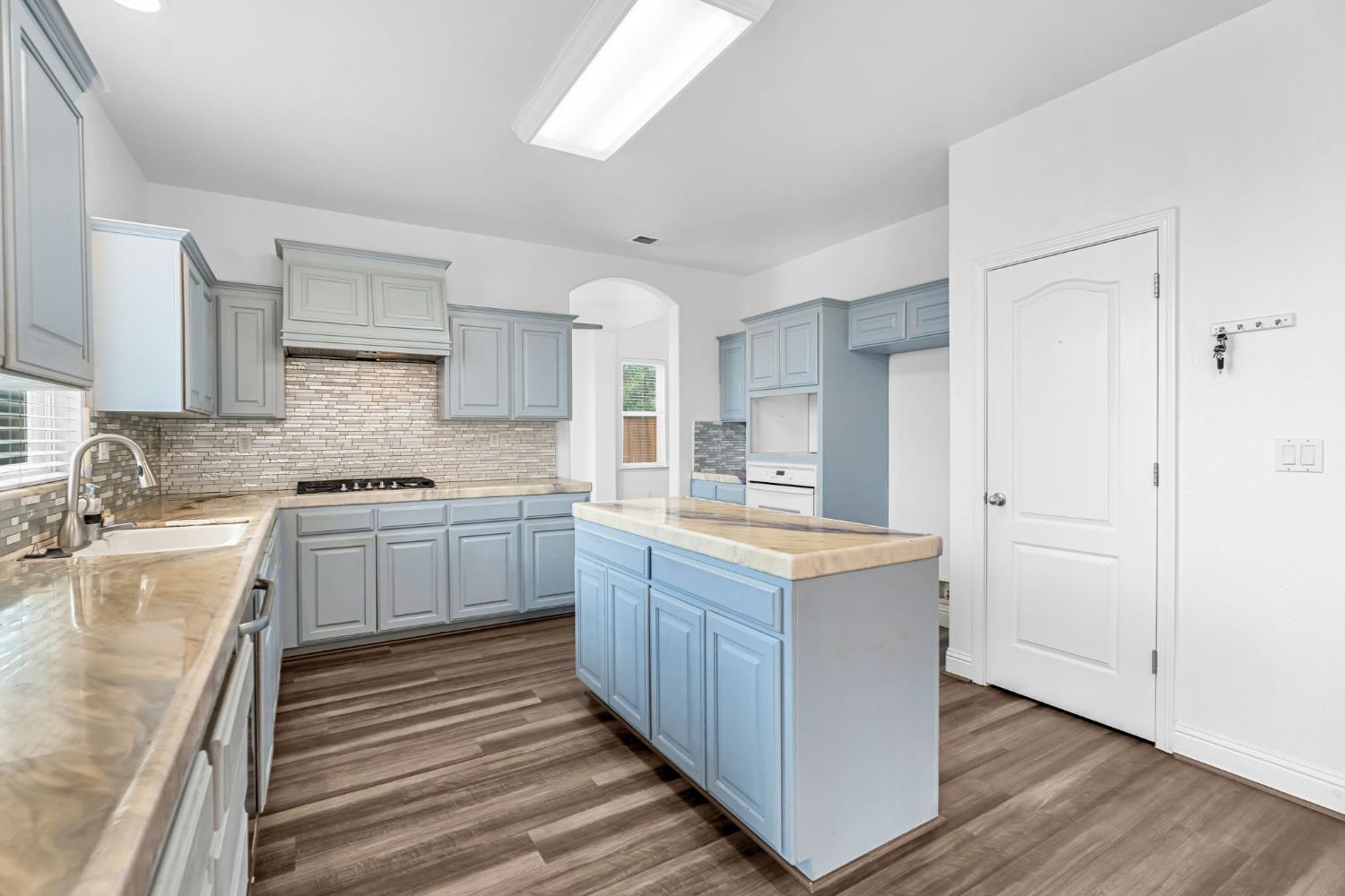 2768 Goshen Ave, Clovis, CA 93611