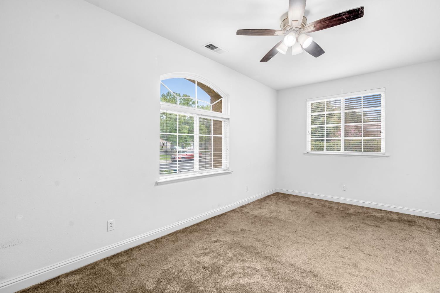 2768 Goshen Ave, Clovis, CA 93611