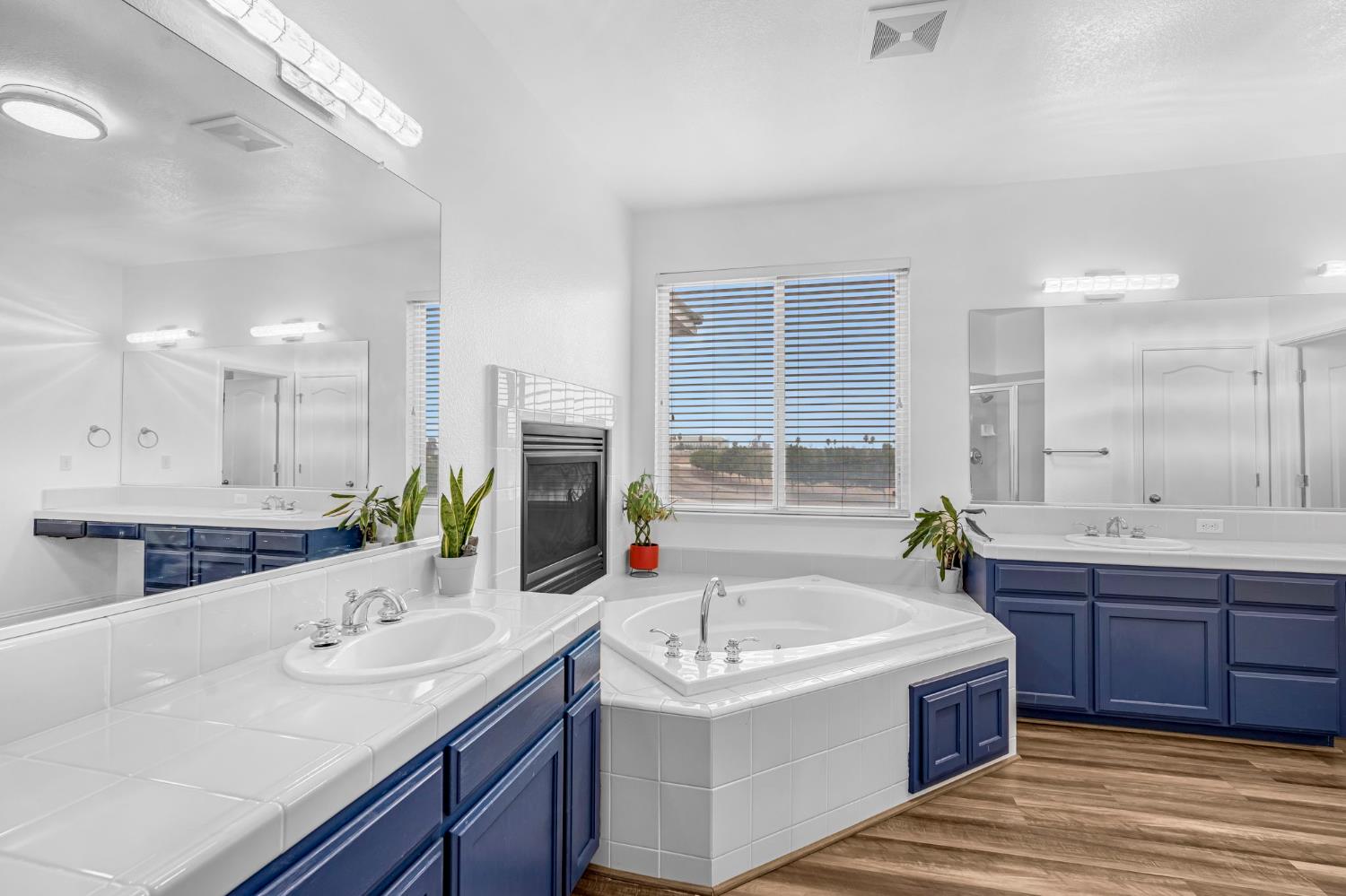 2768 Goshen Ave, Clovis, CA 93611