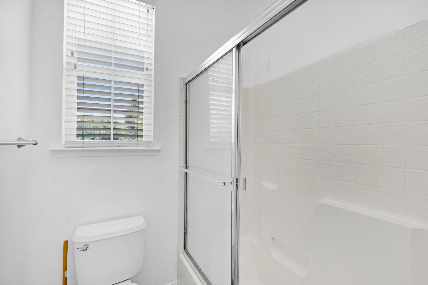 2768 Goshen Ave, Clovis, CA 93611