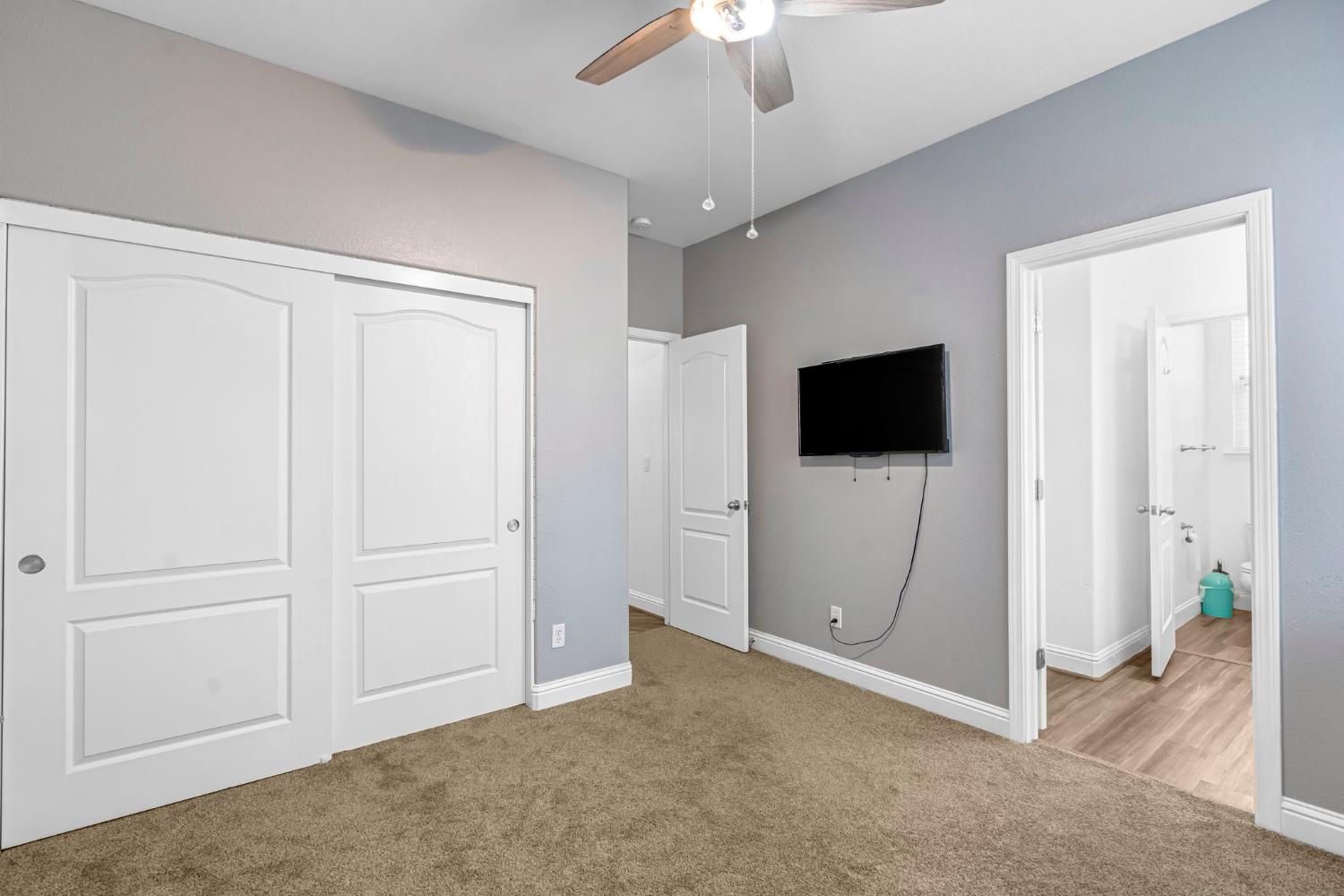 2768 Goshen Ave, Clovis, CA 93611