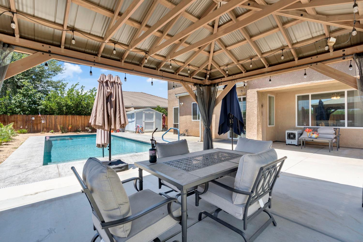 2768 Goshen Ave, Clovis, CA 93611