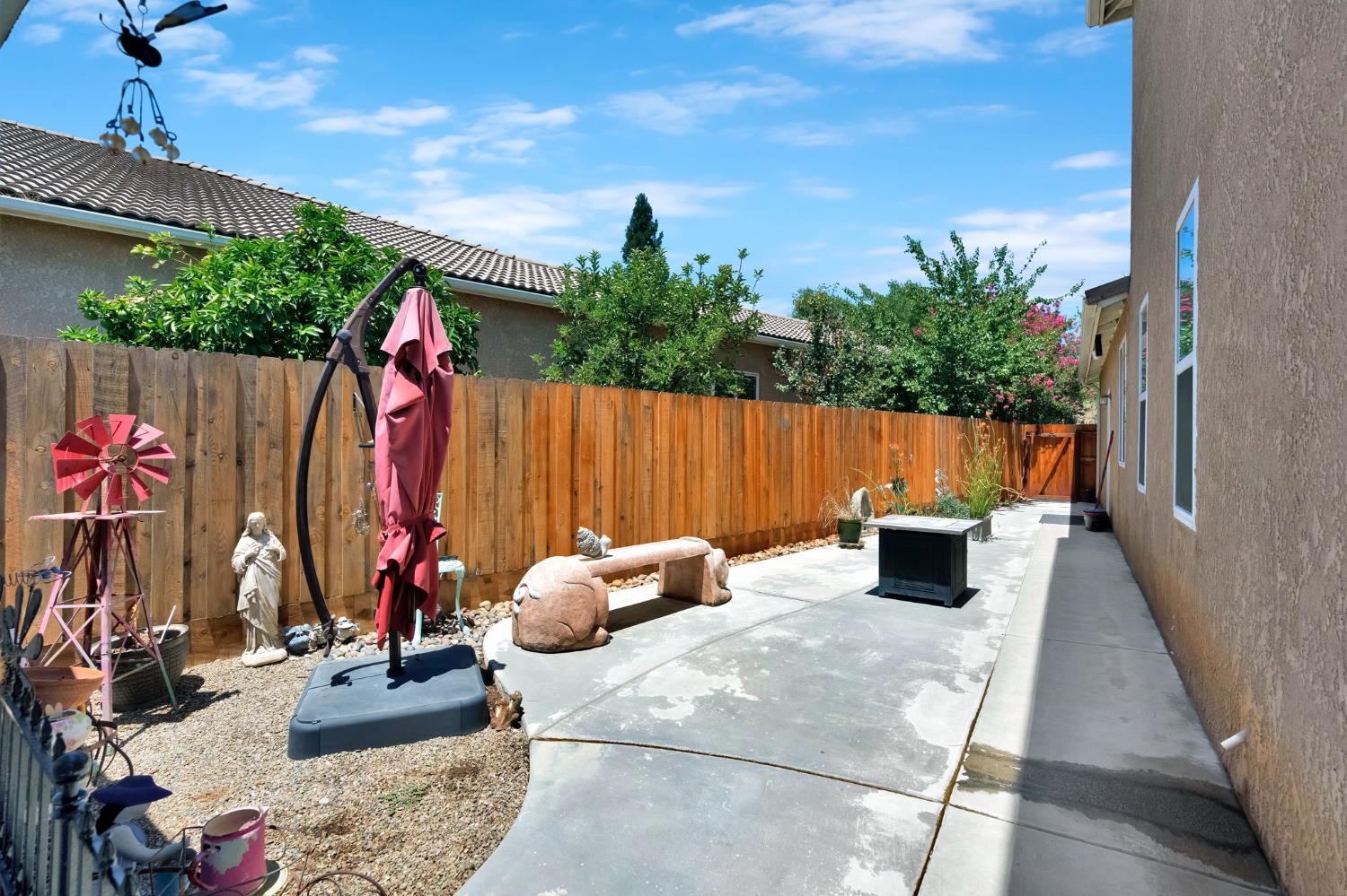2768 Goshen Ave, Clovis, CA 93611