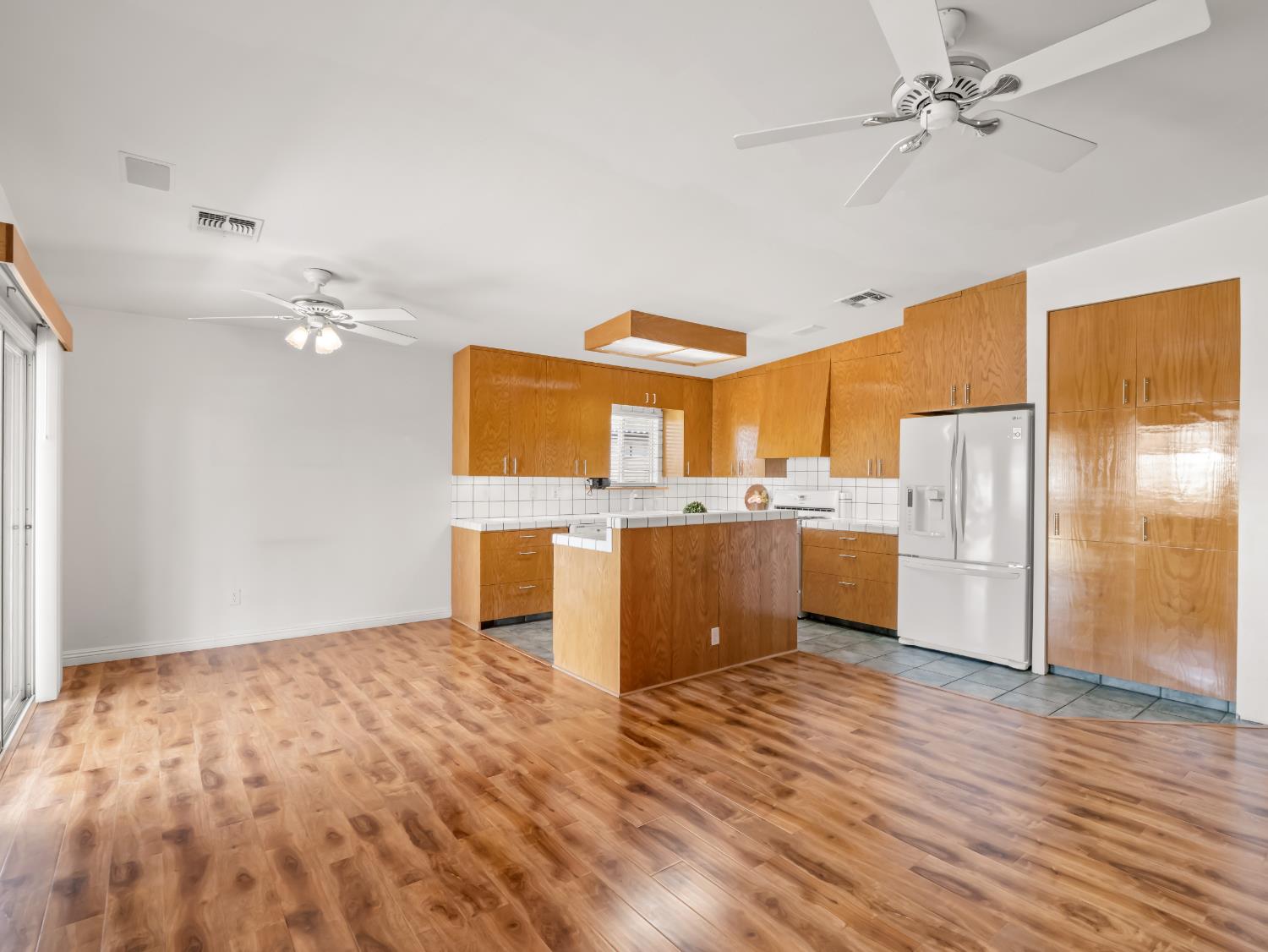 333 Terrace Hill Ave, Bakersfield, CA 93308