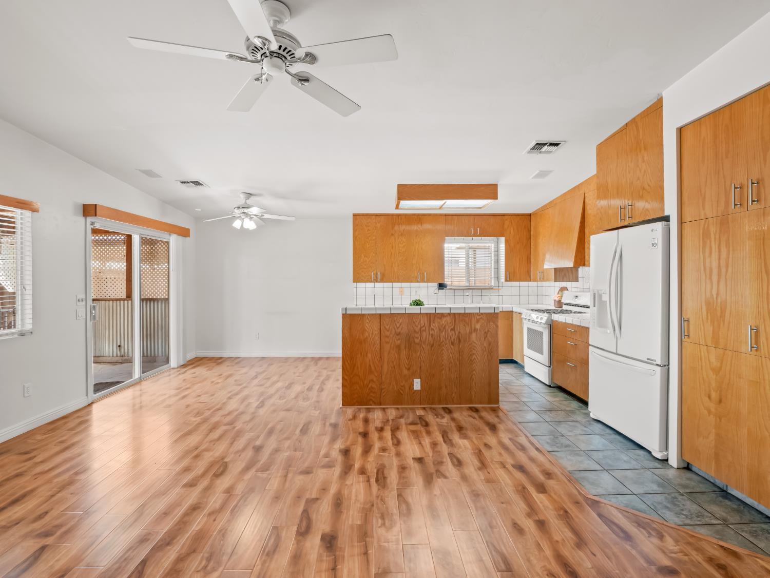 333 Terrace Hill Ave, Bakersfield, CA 93308