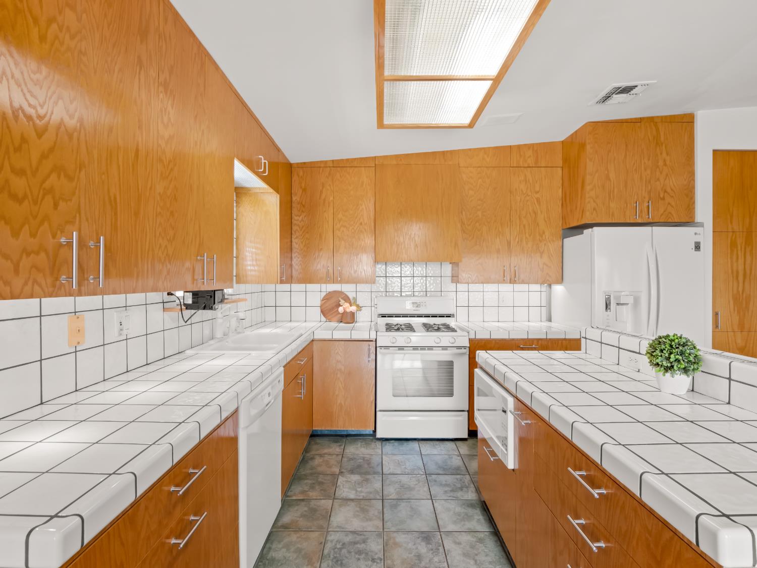333 Terrace Hill Ave, Bakersfield, CA 93308