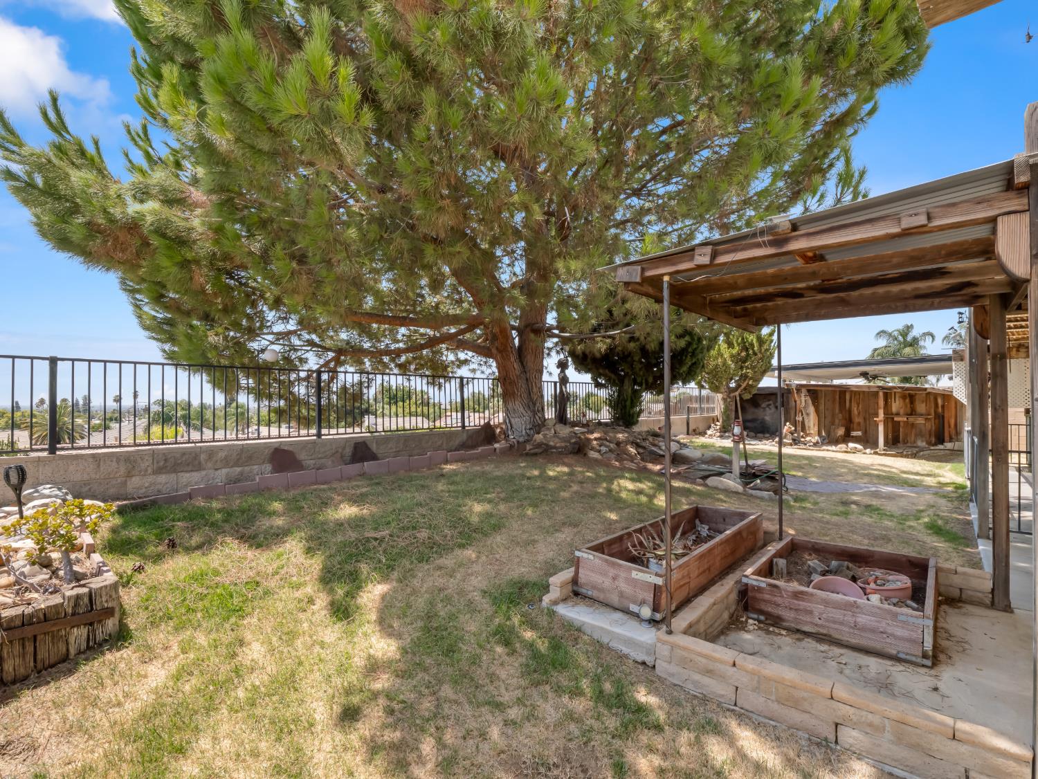 333 Terrace Hill Ave, Bakersfield, CA 93308
