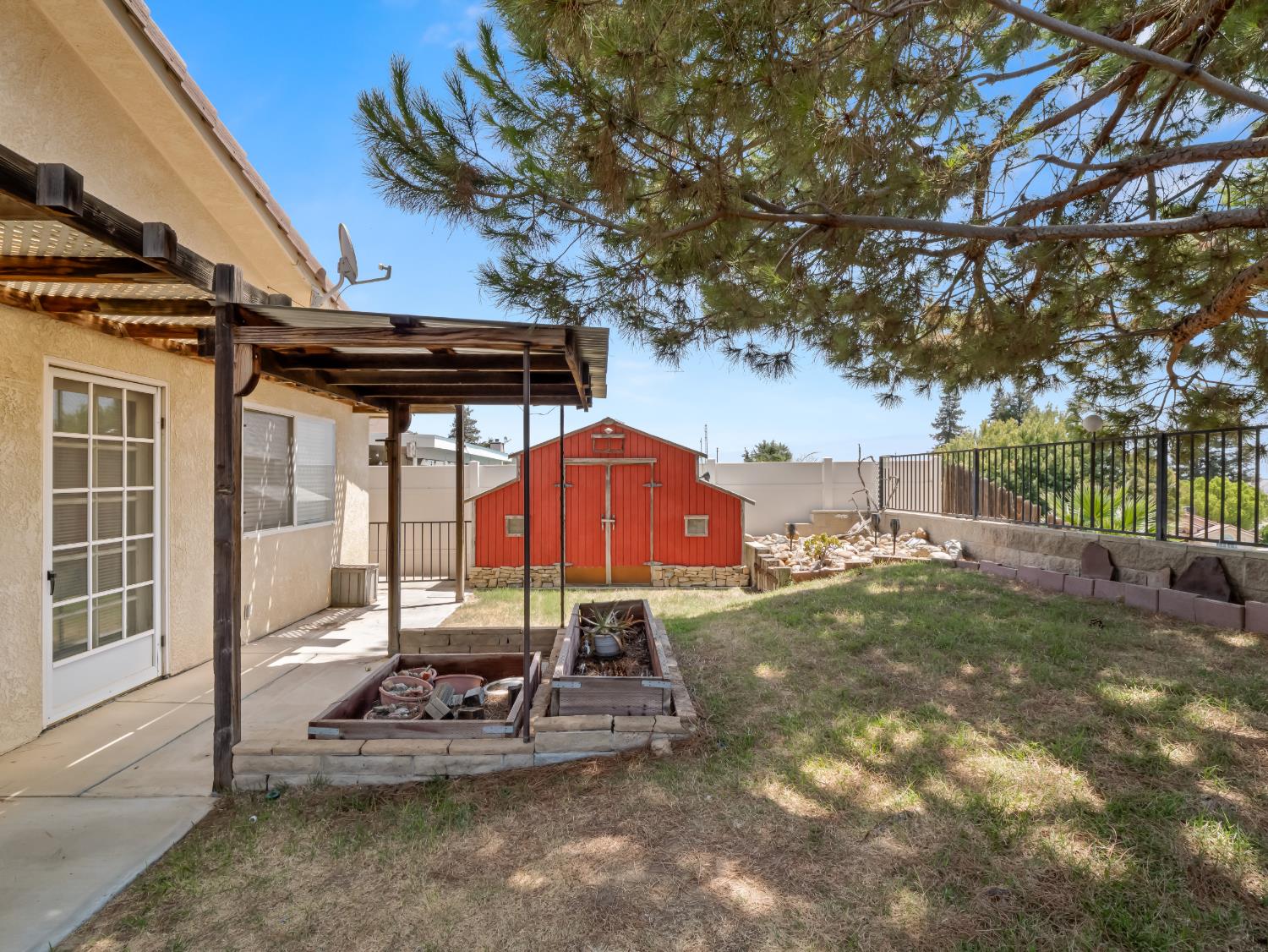 333 Terrace Hill Ave, Bakersfield, CA 93308