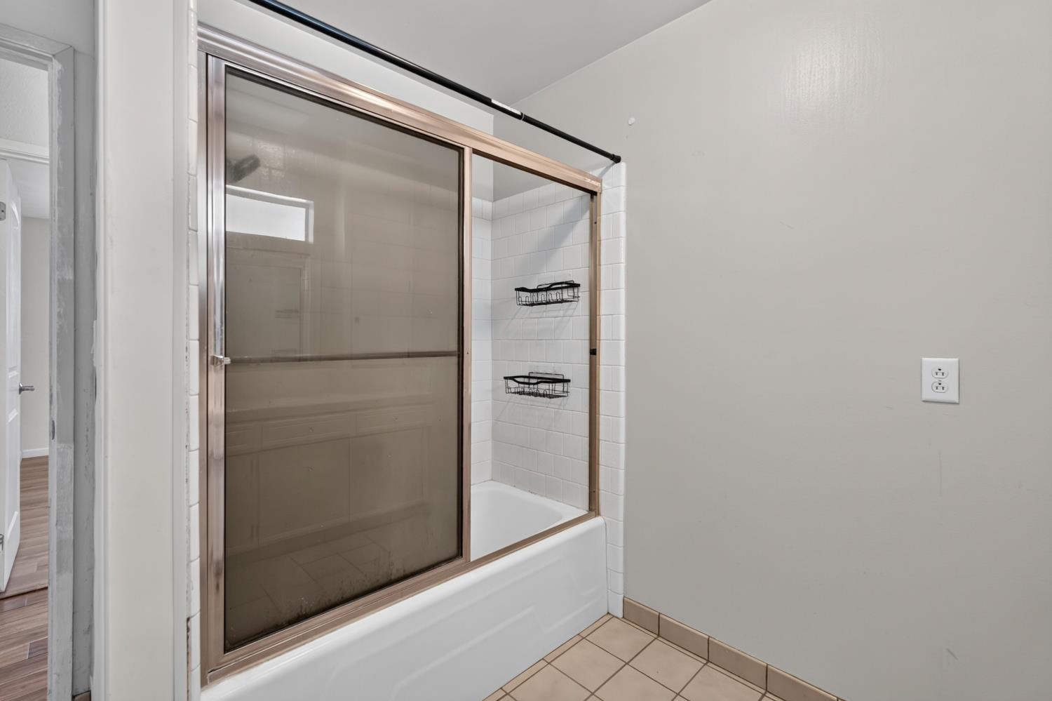 421 Shannon Ave, Madera, CA 93637