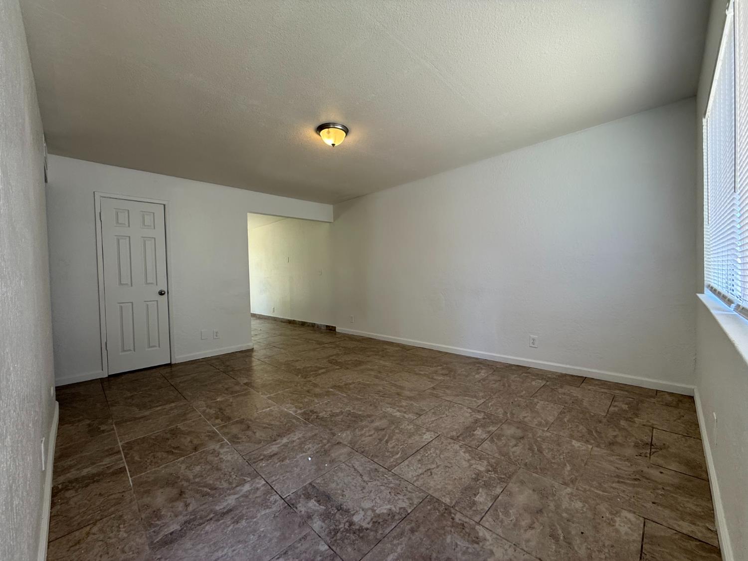 475 N Manila Ave, Fresno, CA 93727