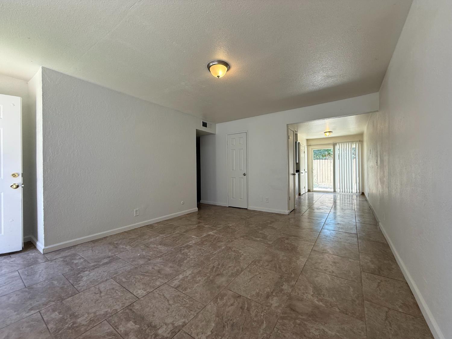 475 N Manila Ave, Fresno, CA 93727