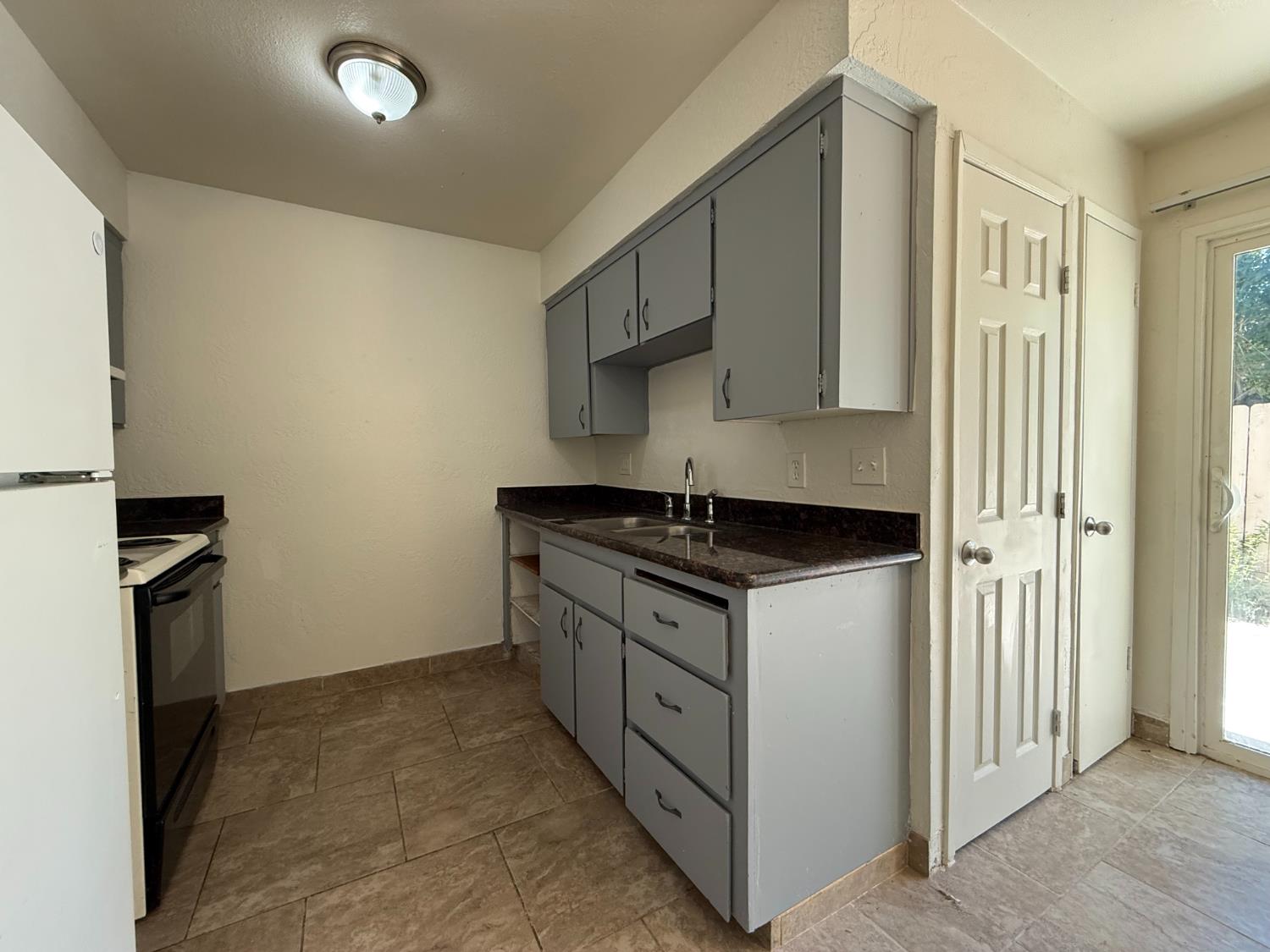 475 N Manila Ave, Fresno, CA 93727