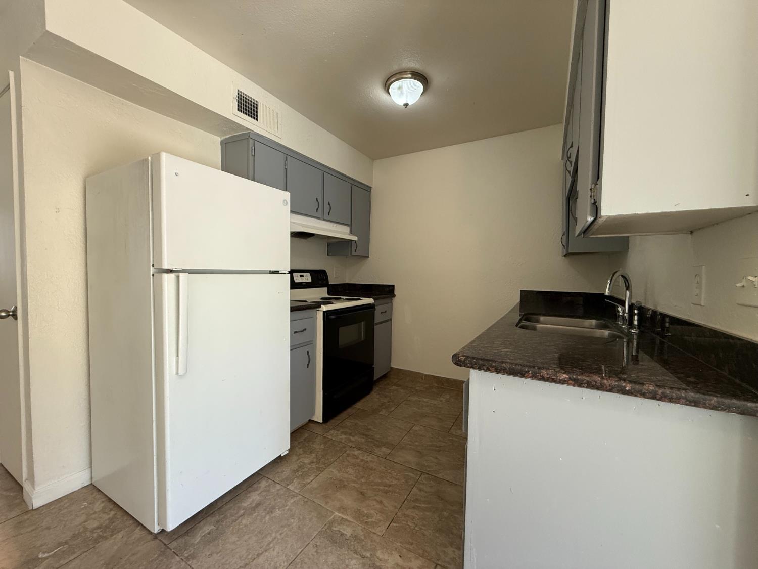 475 N Manila Ave, Fresno, CA 93727