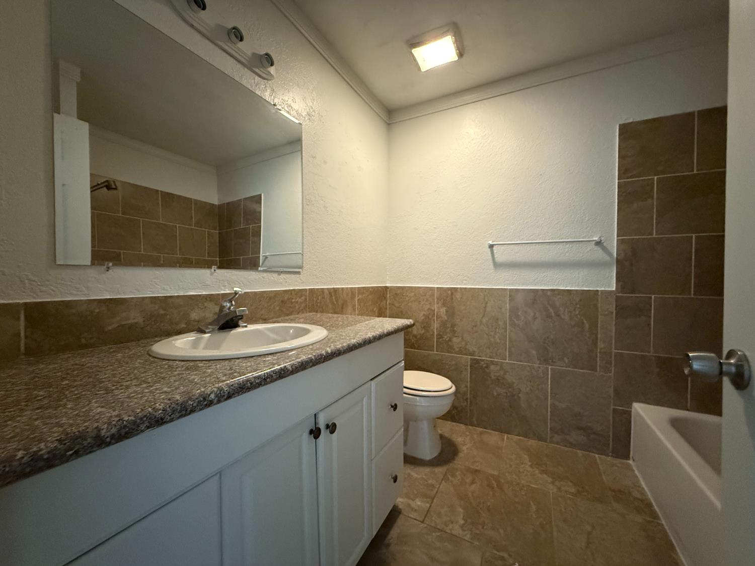 475 N Manila Ave, Fresno, CA 93727