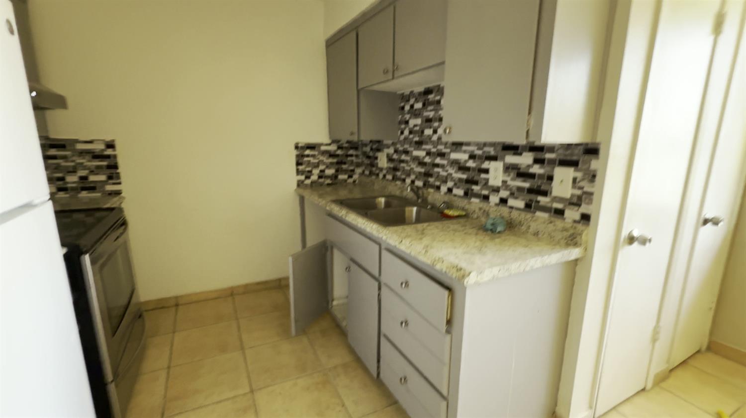 475 N Manila Ave, Fresno, CA 93727
