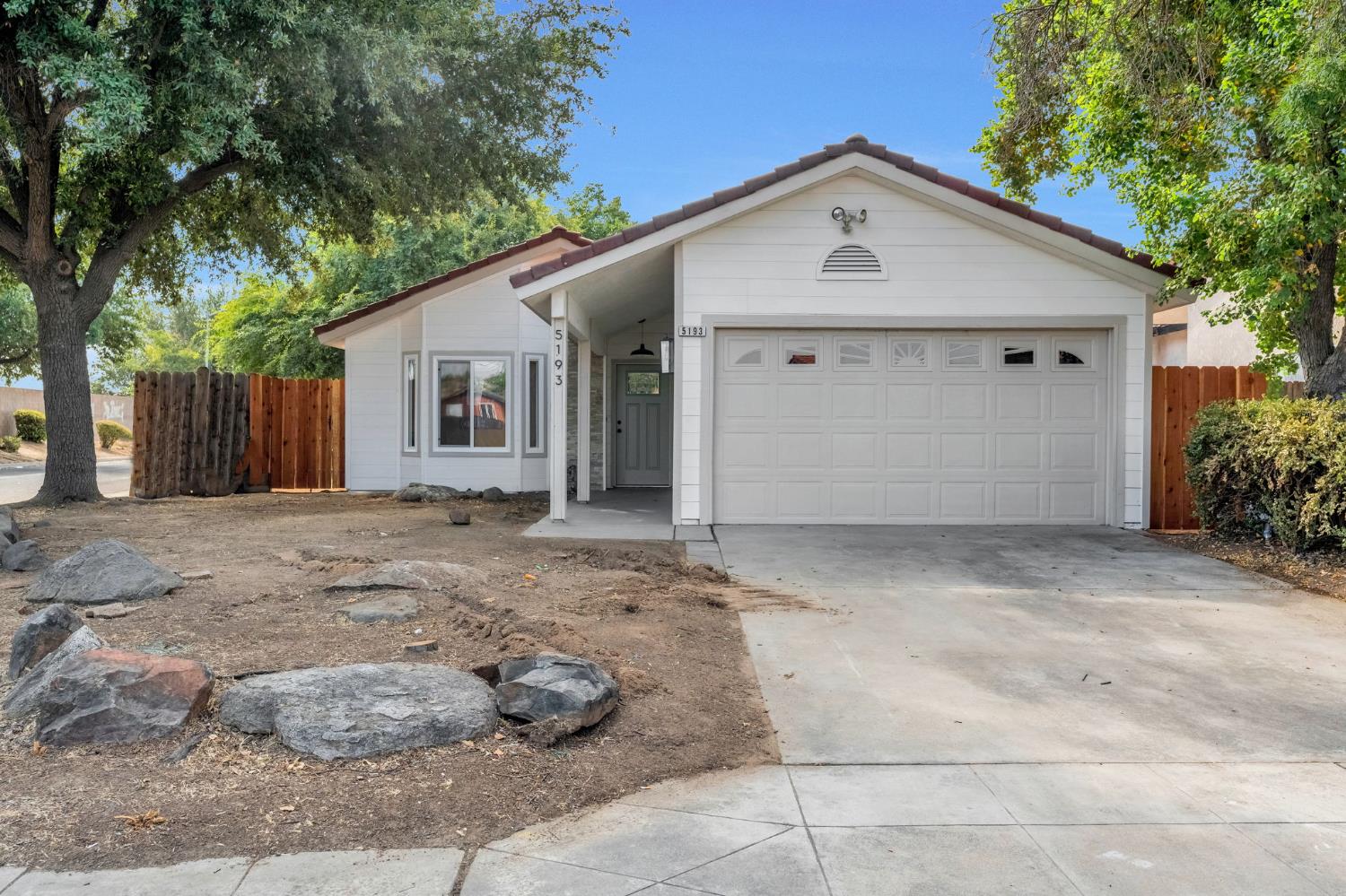 5193 W Warner Ave, Fresno, CA 93722