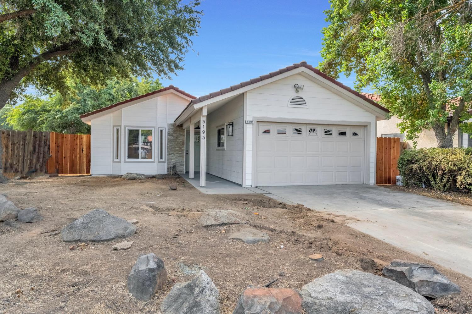 5193 W Warner Ave, Fresno, CA 93722